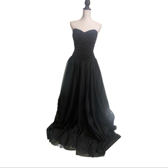 Dresses & Skirts - Beautiful ball gown dress